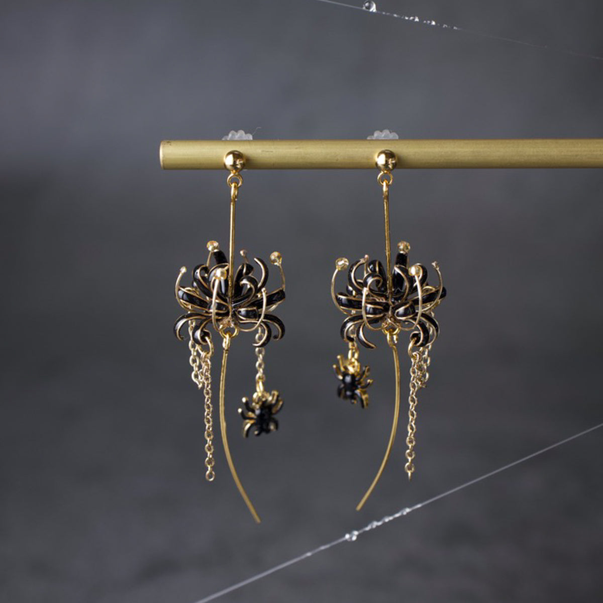 Black Spider Lily & Spider | spider lily jewelry (コピー)