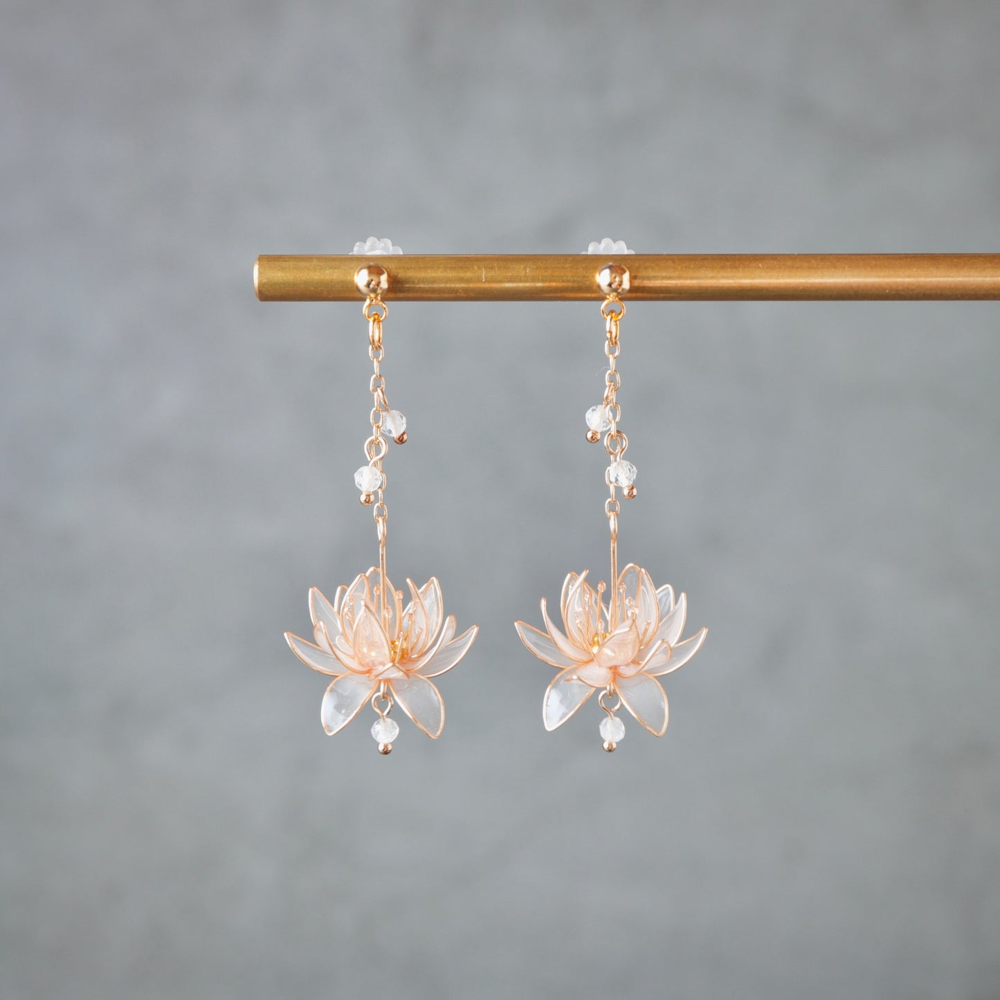 Water Lily – Gold –