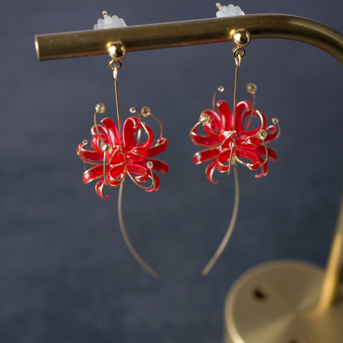 Lily in the Autumn Breeze | spider lily jewelry