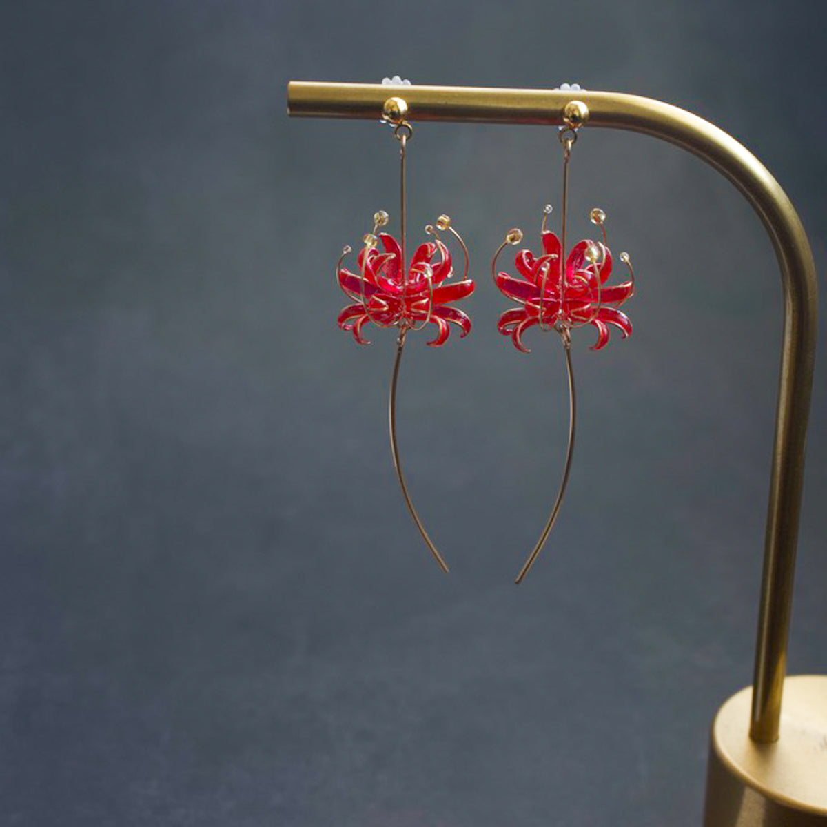 Lily in the Autumn Breeze | spider lily jewelry