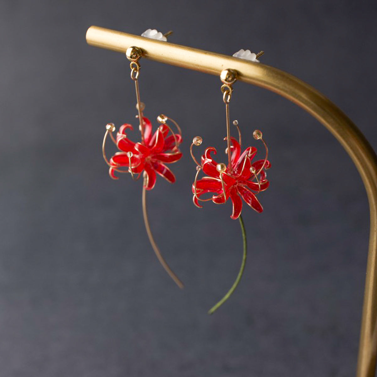 Lily in the Autumn Breeze | spider lily jewelry