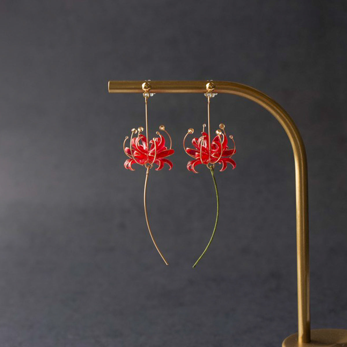 Lily in the Autumn Breeze | spider lily jewelry