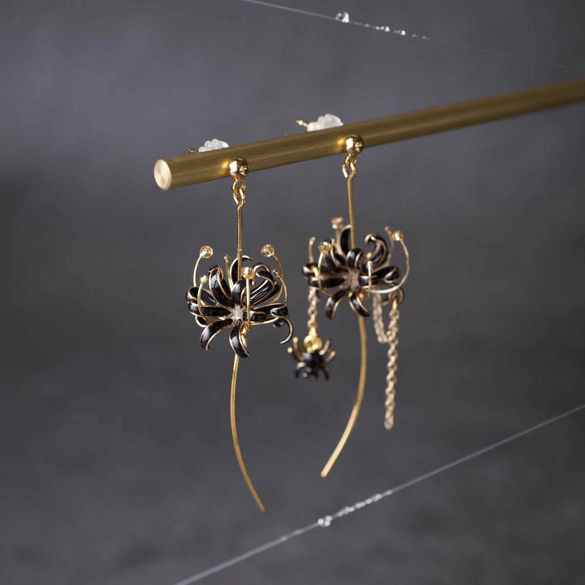 Black Spider Lily & Spider | spider lily jewelry (コピー)