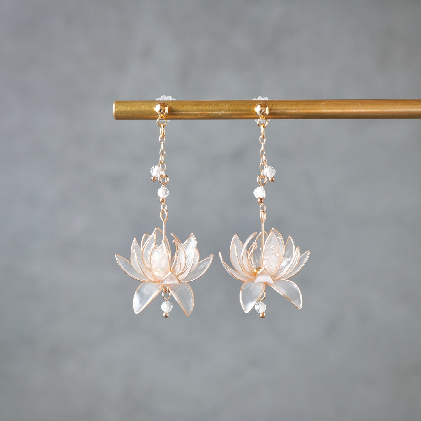 Water Lily – Gold –