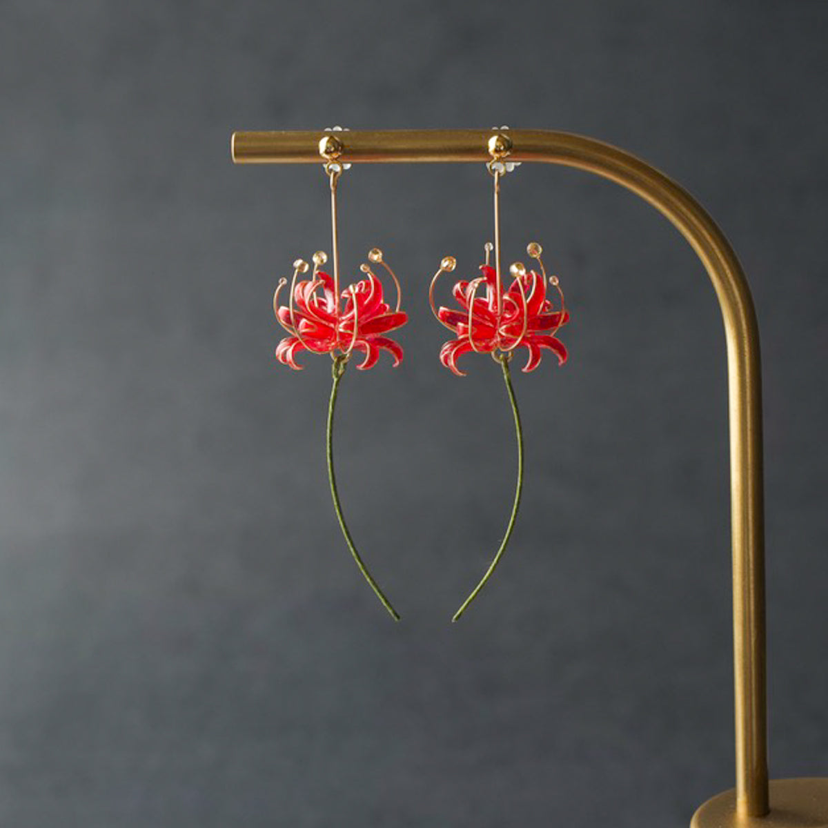 Lily in the Autumn Breeze | spider lily jewelry