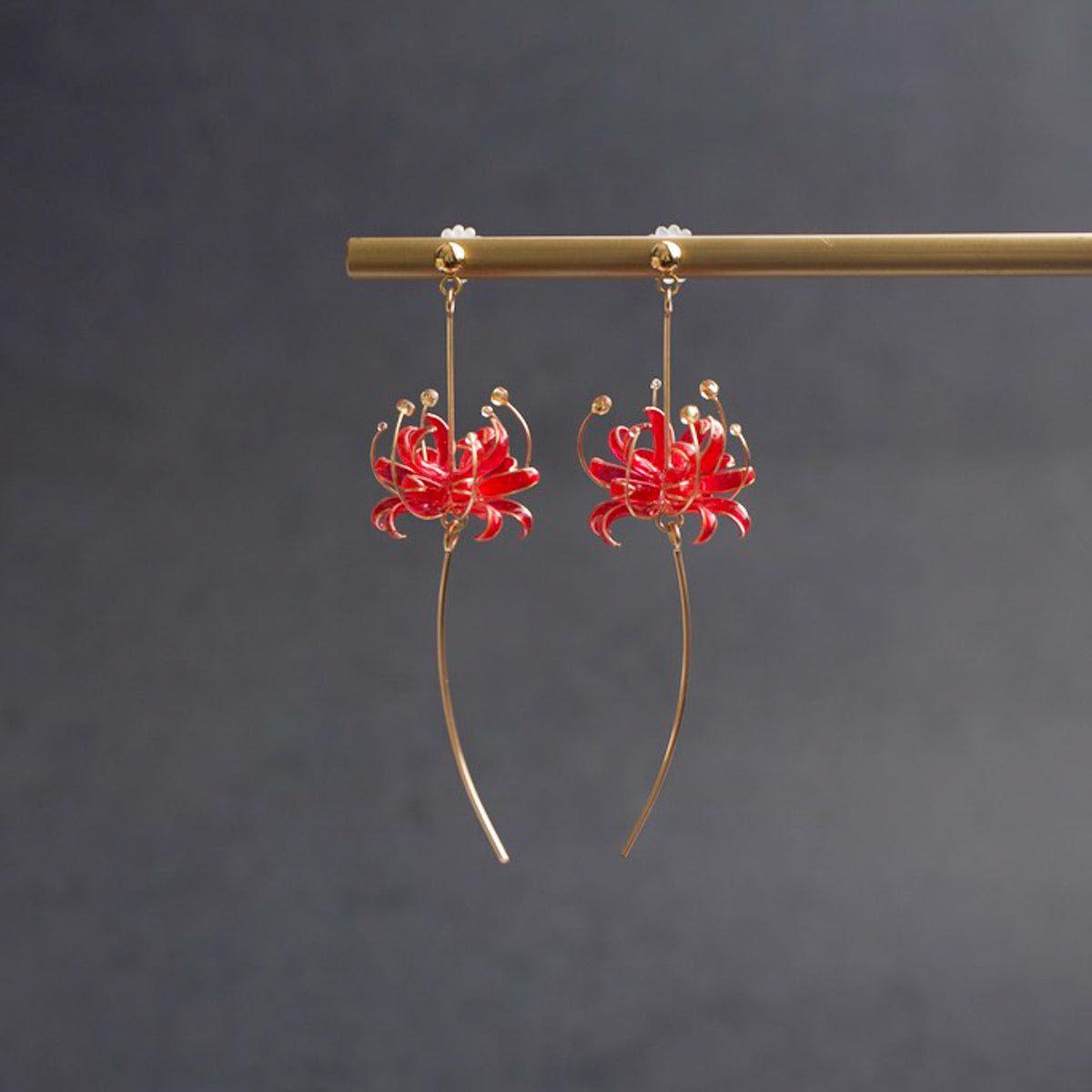 Lily in the Autumn Breeze | spider lily jewelry