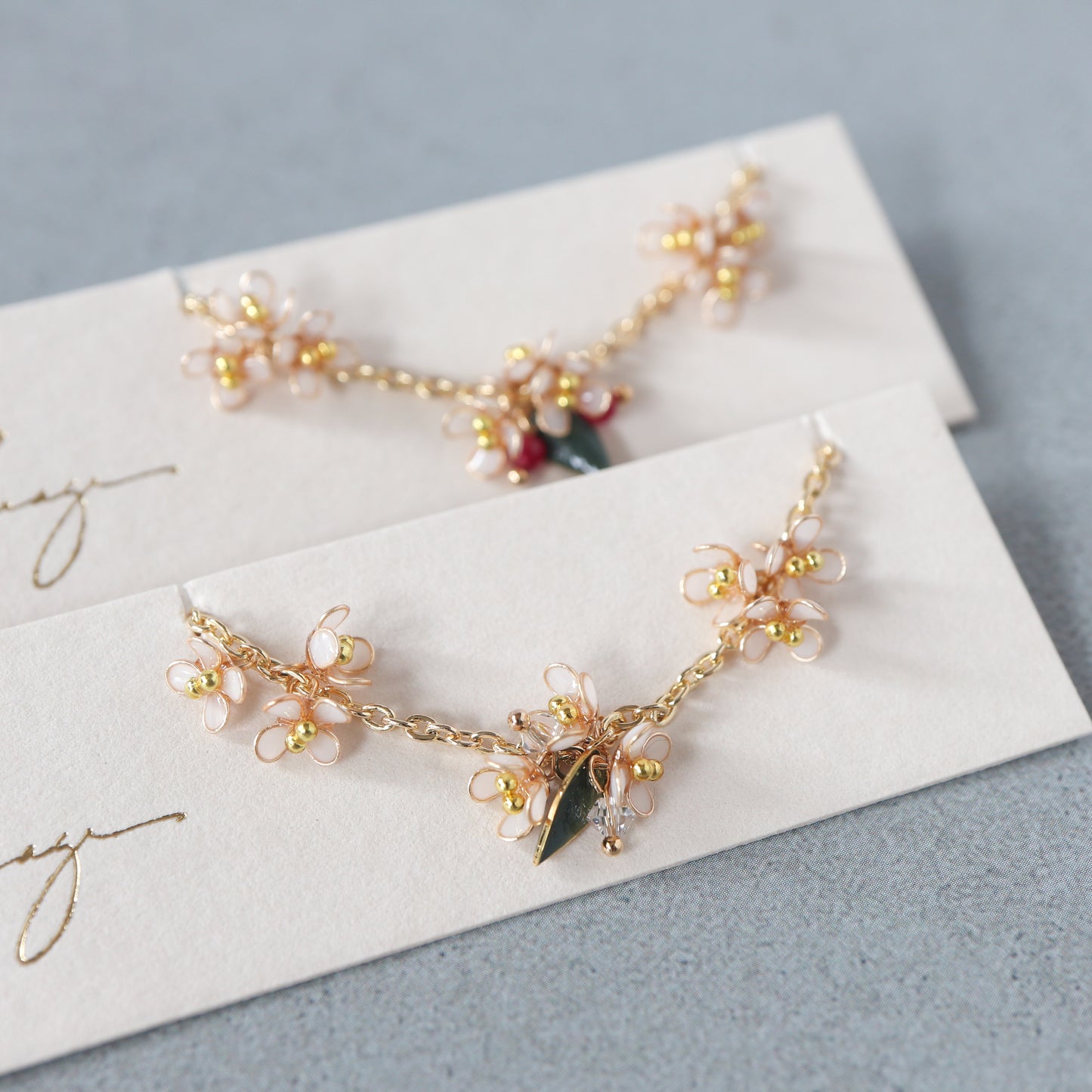 Scattered Little Holly Blossom | Flower Necklace