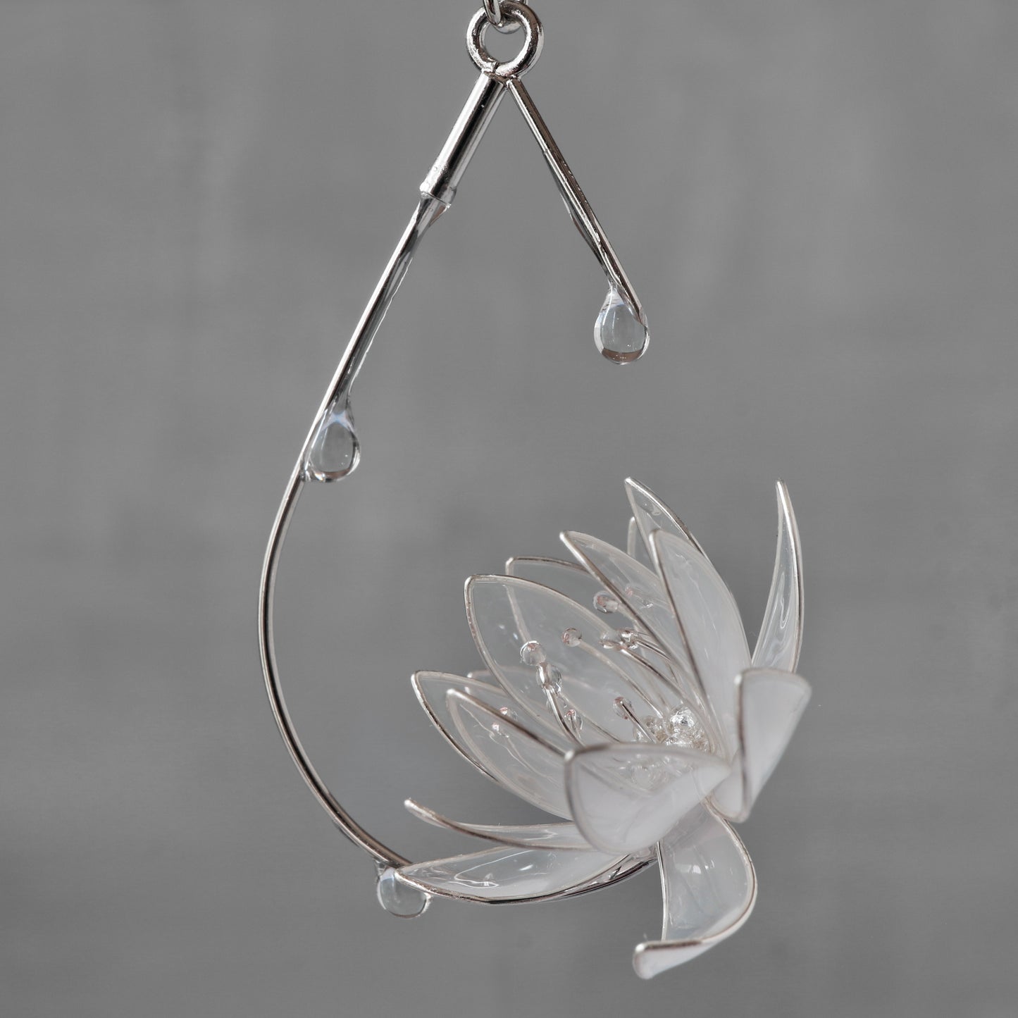 Water Lily on Still Waters – Gold,Silver –