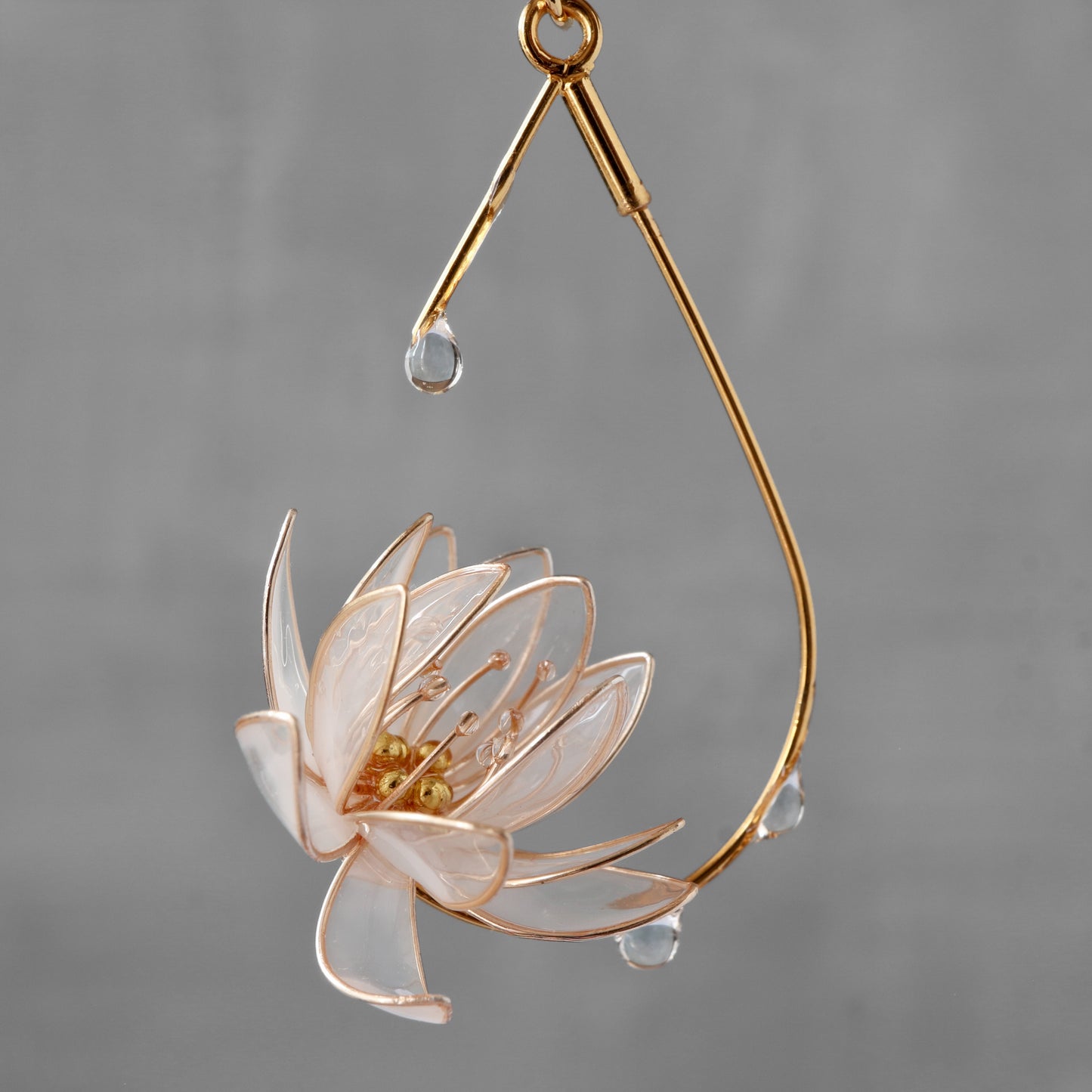 Water Lily on Still Waters – Gold,Silver –